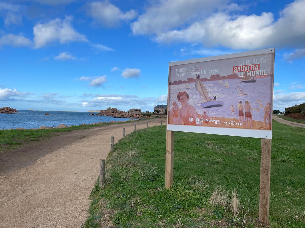 Photo d'un panneau publicitaire avec une oeuvre de l'initiative "La Beauté sauvera le monde"