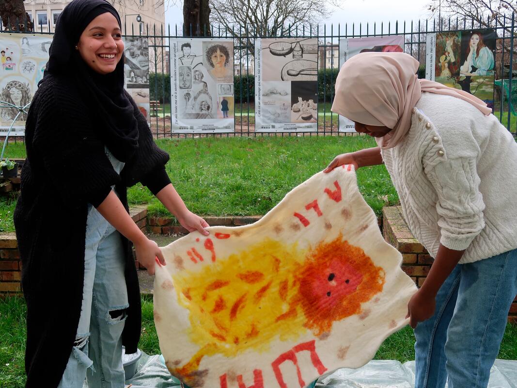Création de tapis d’éveil en feutre de laine avec les jeunes mamans de la PMI