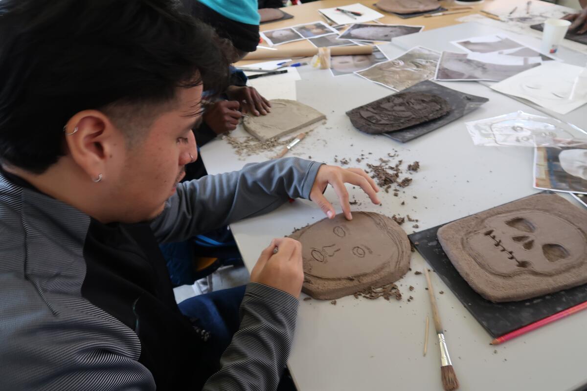 Atelier d’argilo-gravure avec l’artiste Magali Satgé à la Mission Locale