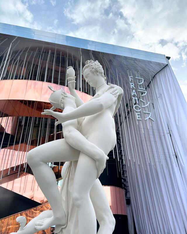 Moulage devant le Pavillon France