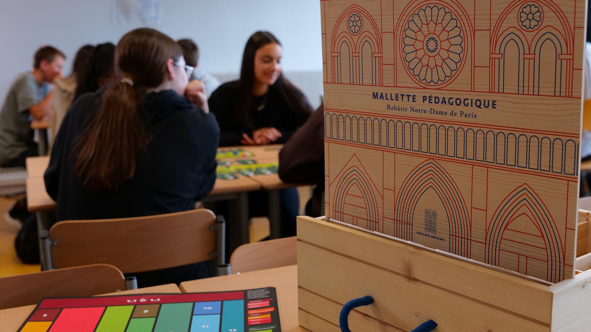 Photo de la mallette ND : Romaric Toussaint © Rebâtir Notre-Dame de Paris