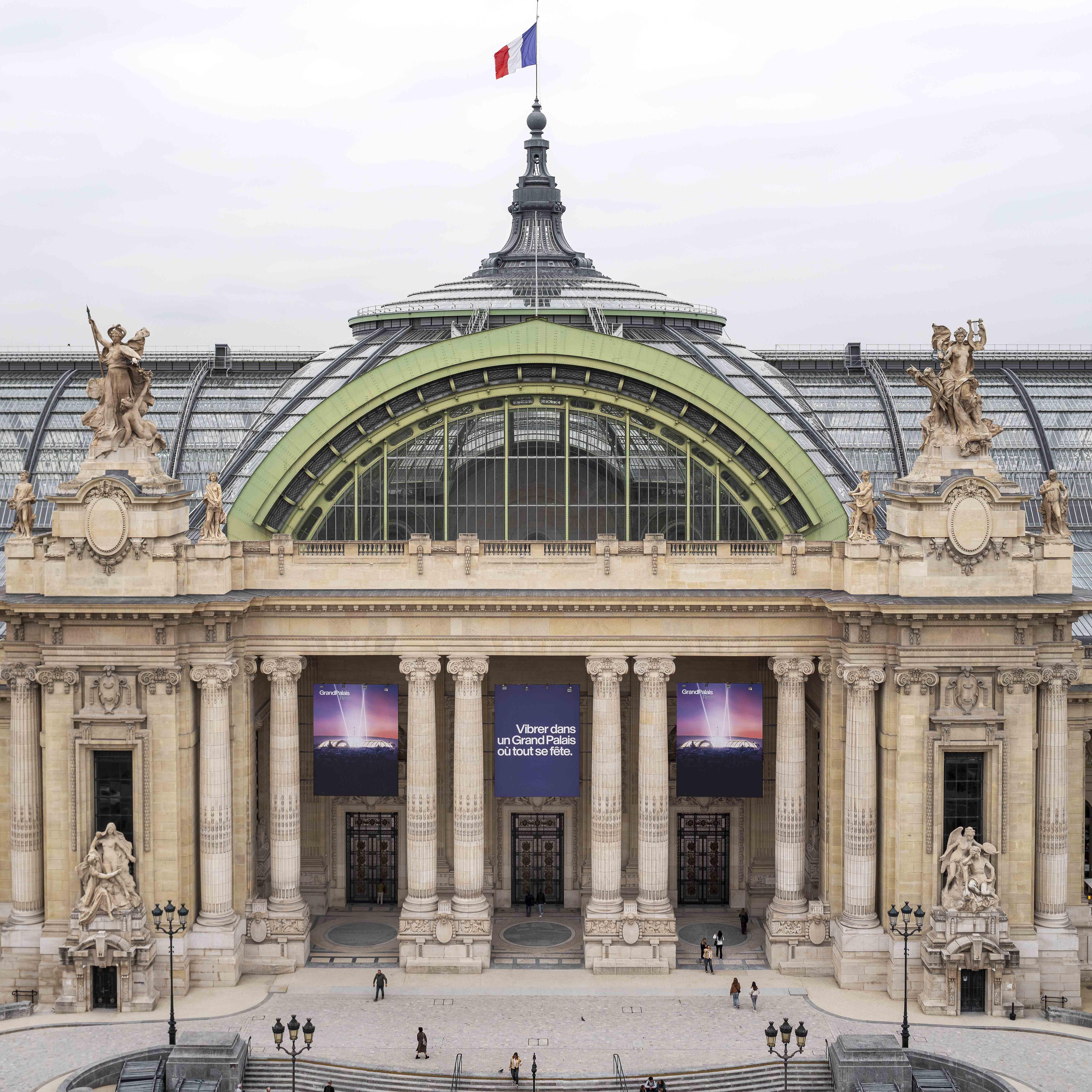 Vue du Grand Palais en exterieur