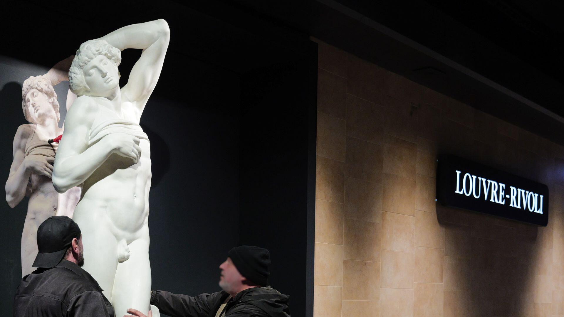 Vue d'un moulage installé dans la station Louvre Rivoli