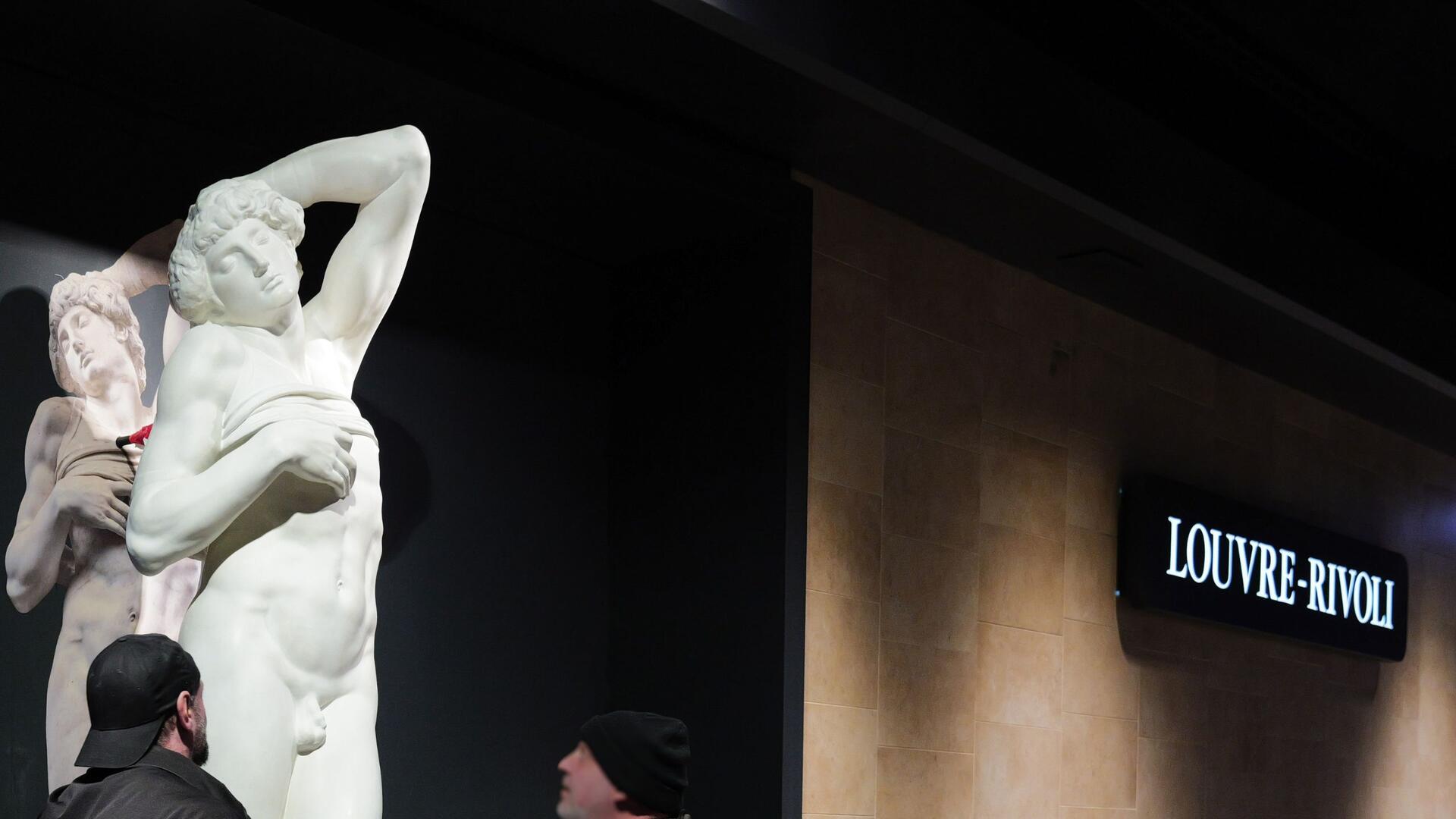 Vue d'un moulage installé dans la station Louvre Rivoli