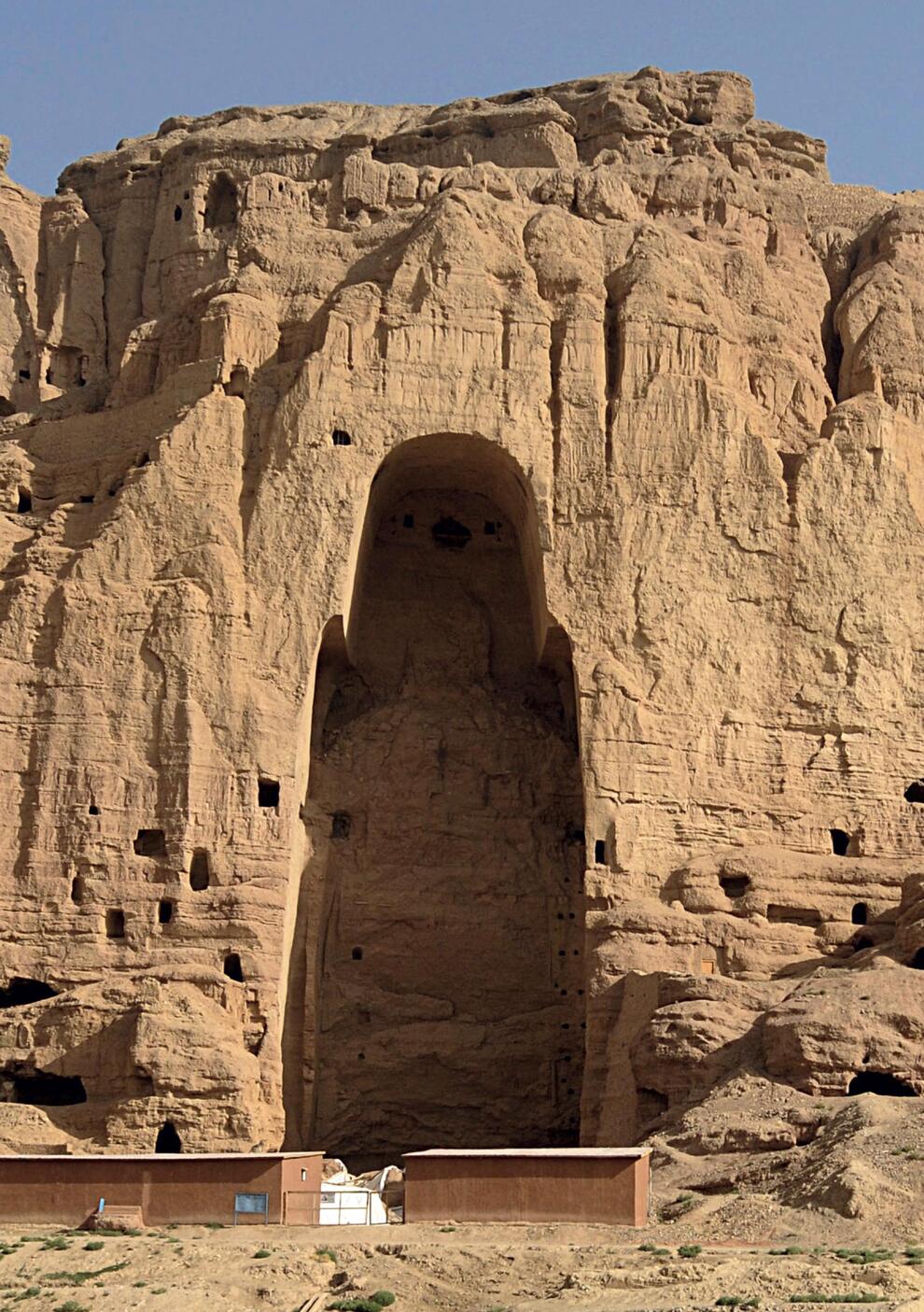 Photographie de la falaise aux bouddhas de Bamiyan, Afghanistan 