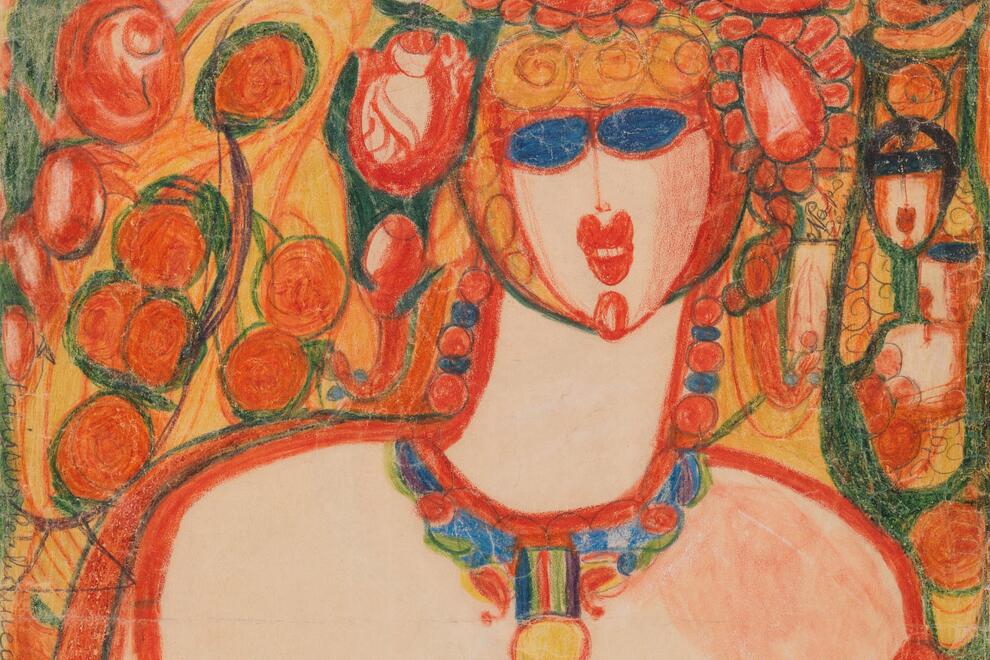 Une femme avec un collier dans des tons orangés