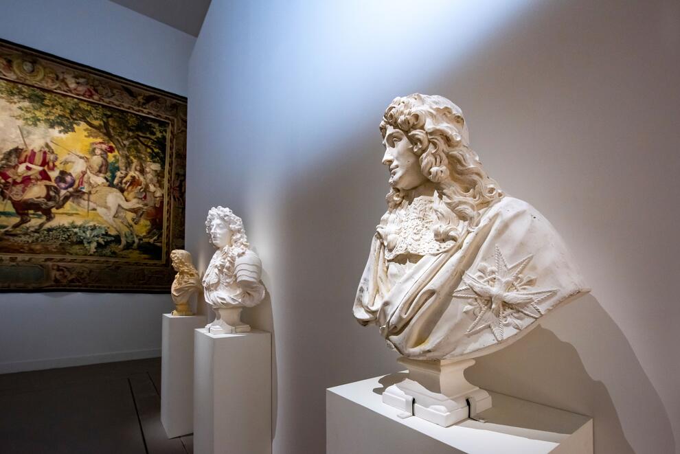 3 bustes exposés dans l'exposition Tapisseries Royales
